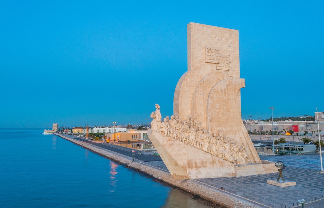 Padrão dos Descobrimentos monument in Lisbon with tourists exploring the site.