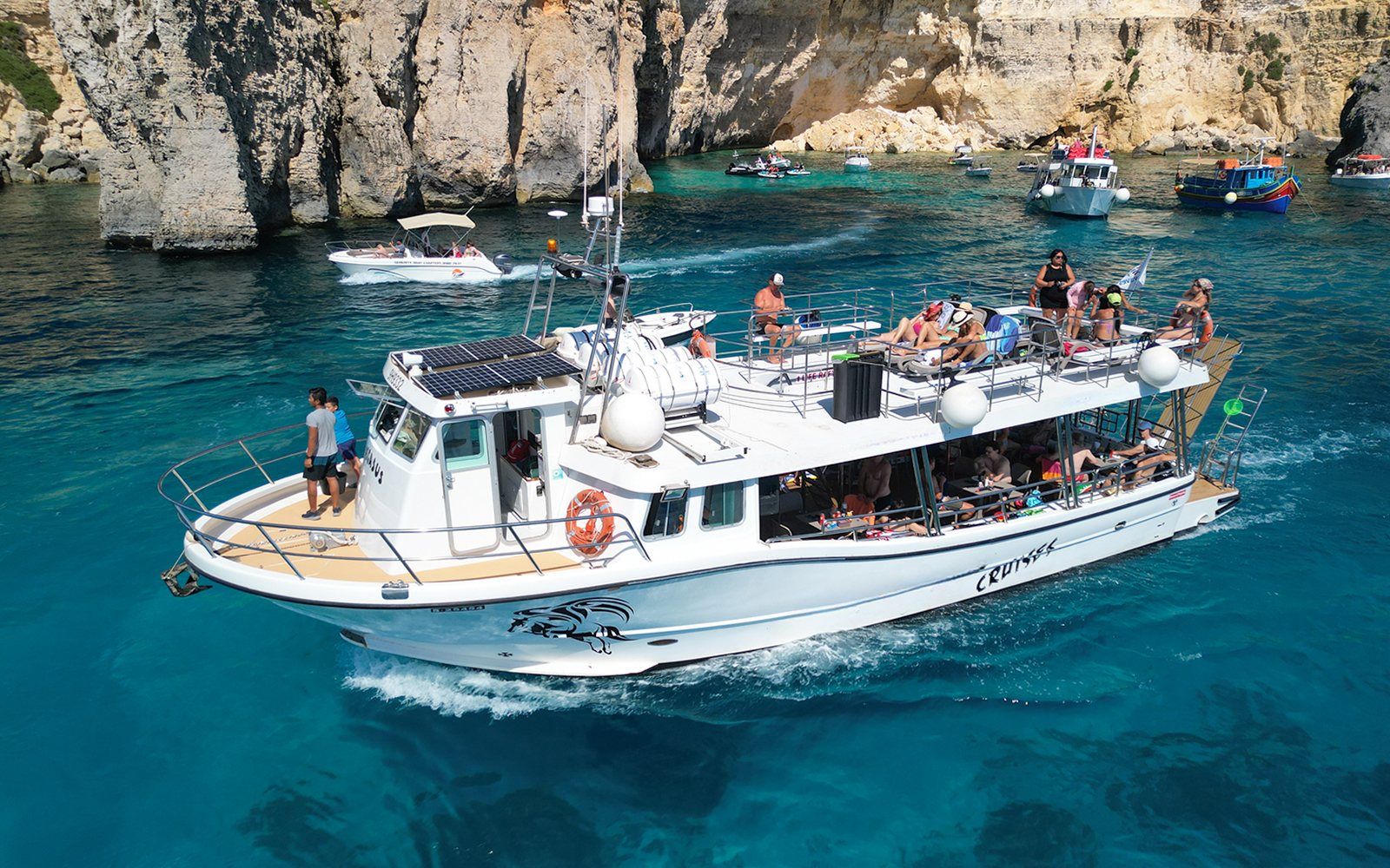 Kristal Lagünü, Comino (Batı Sahili)