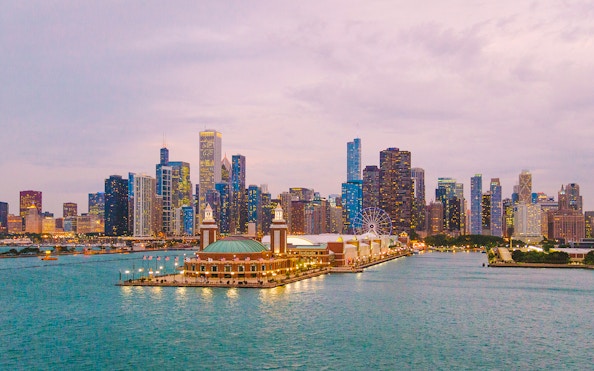 Chicago skyline with Navy Pier and Ferris wheel at sunset.