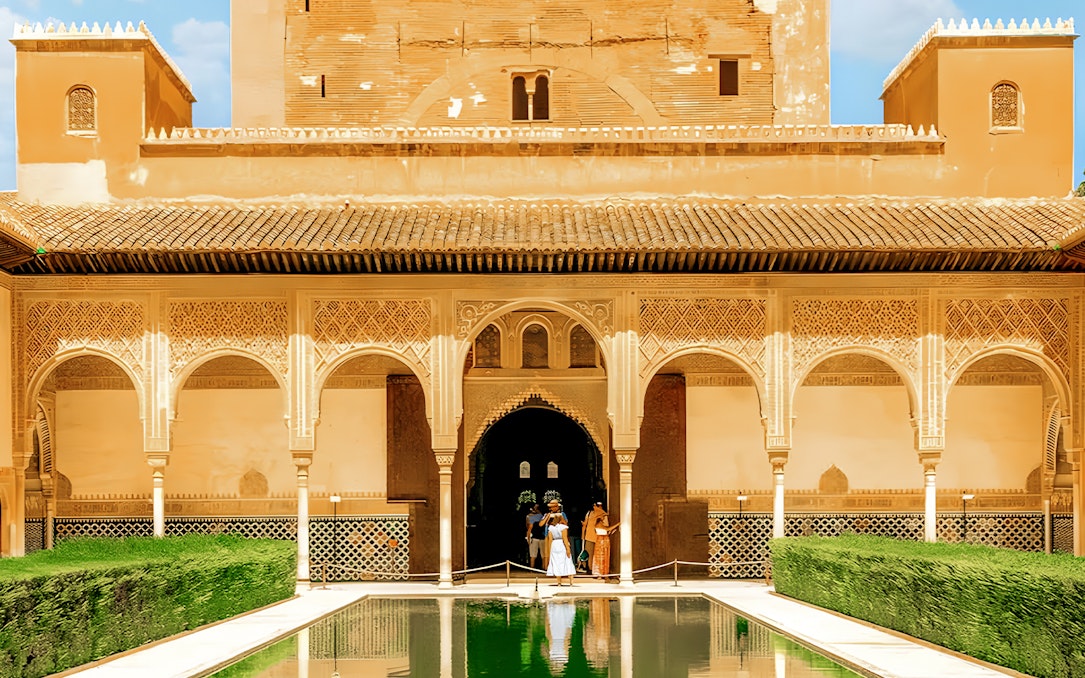all alhambra tickets: private guided tour with nasrid palaces-1