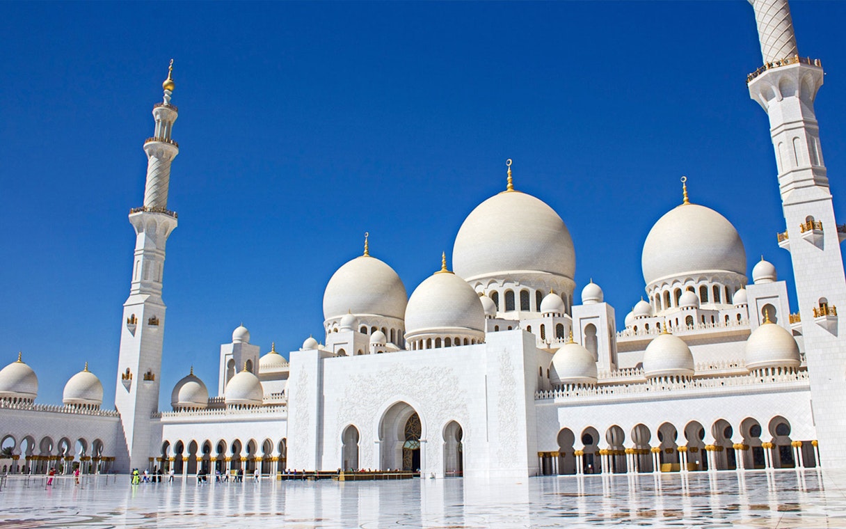 Sheikh Zayed Grand Mosque in Abu Dhabi with blue sky background.