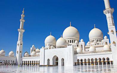 Sheikh Zayed Grand Mosque in Abu Dhabi with blue sky background.