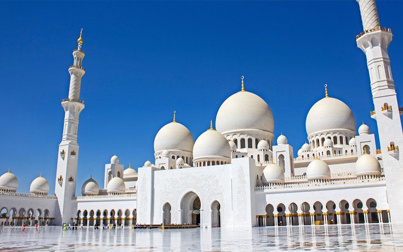 Sheikh Zayed Grand Mosque in Abu Dhabi with blue sky background.