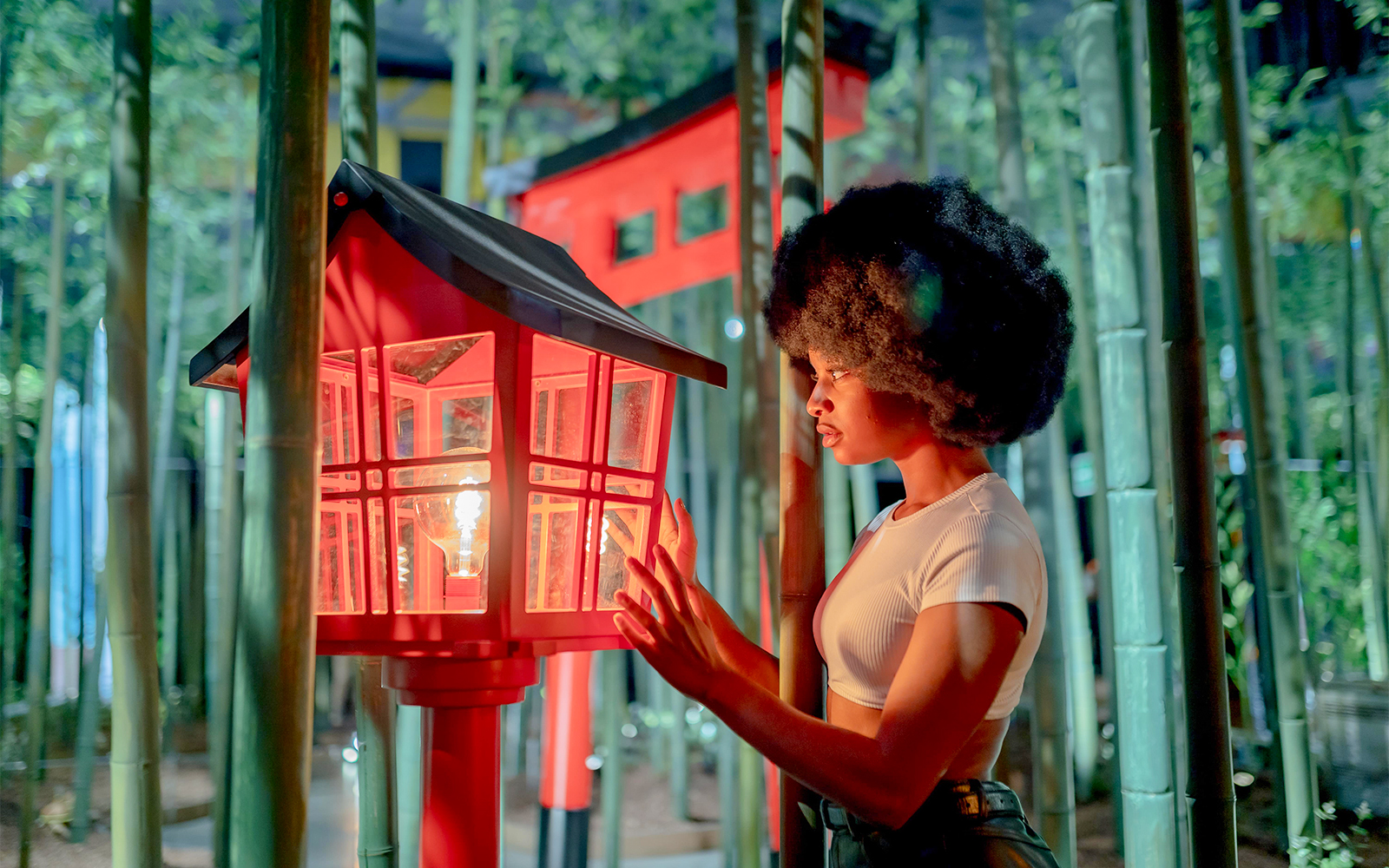 Visitors exploring interactive art installations at Ikono Madrid.