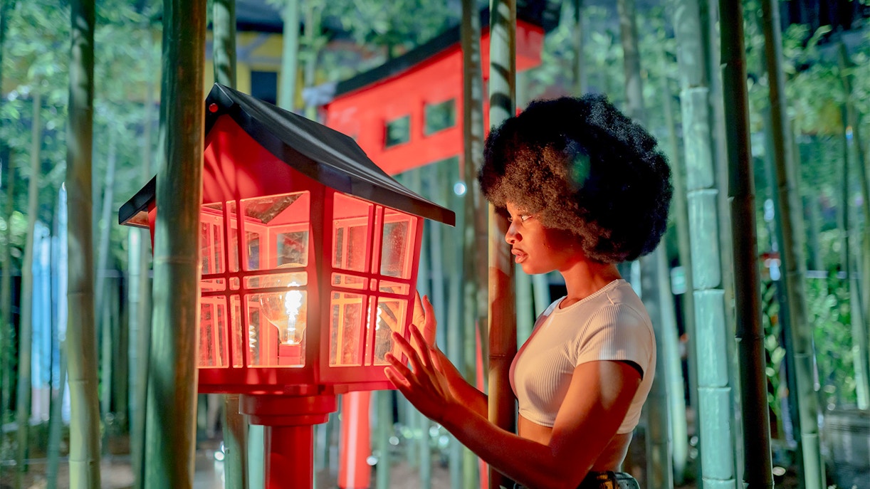 Visitors exploring interactive art installations at Ikono Madrid.