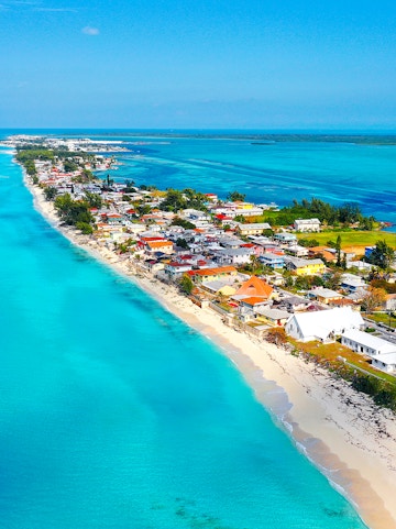 Aerial view of Bimini coastline, Bahamas, with turquoise waters and beachfront houses.