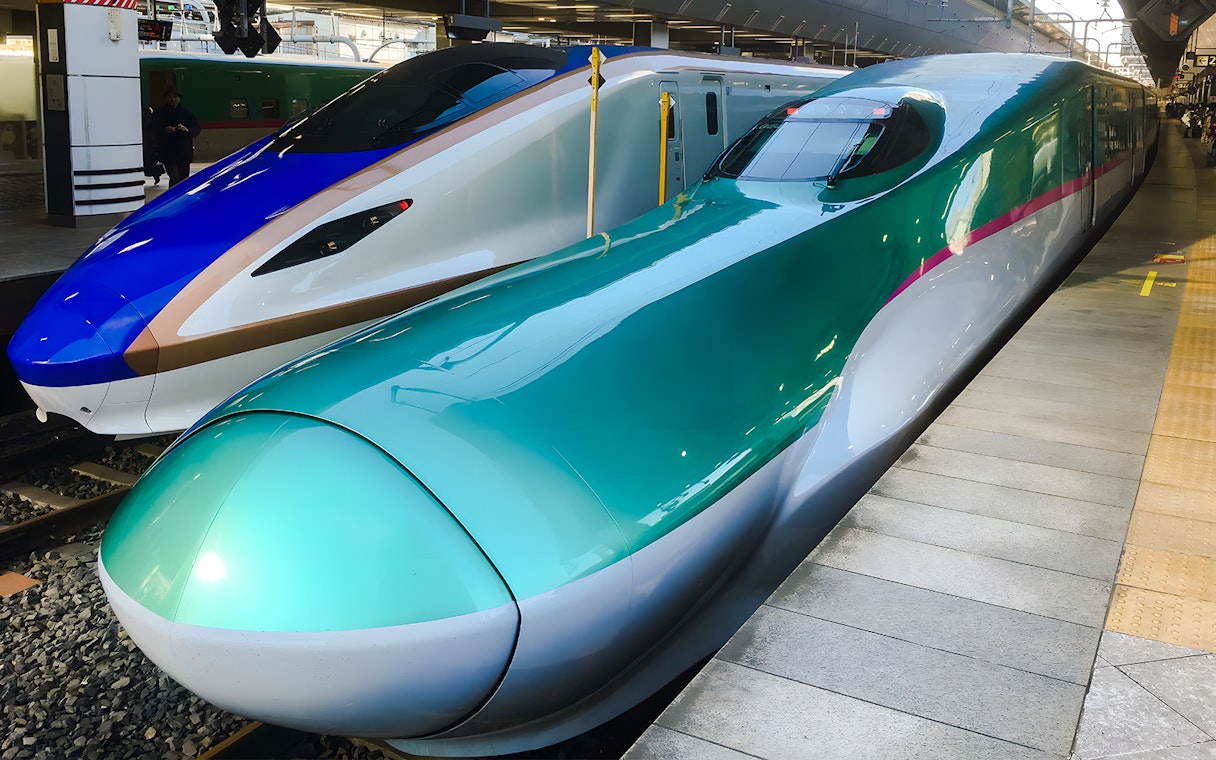 Japanese bullet trains on a platform in Tokyo station.