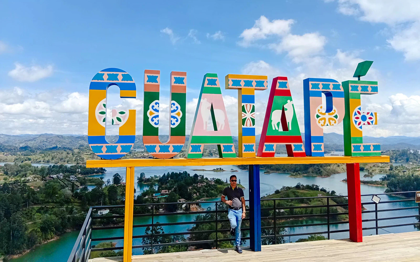 From Medellín: Private Guatapé and El Peñol Rock Day Trip (Product 53646)