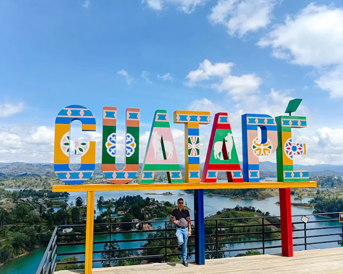 From Medellín: Private Guatapé and El Peñol Rock Day Trip (Product 53646)