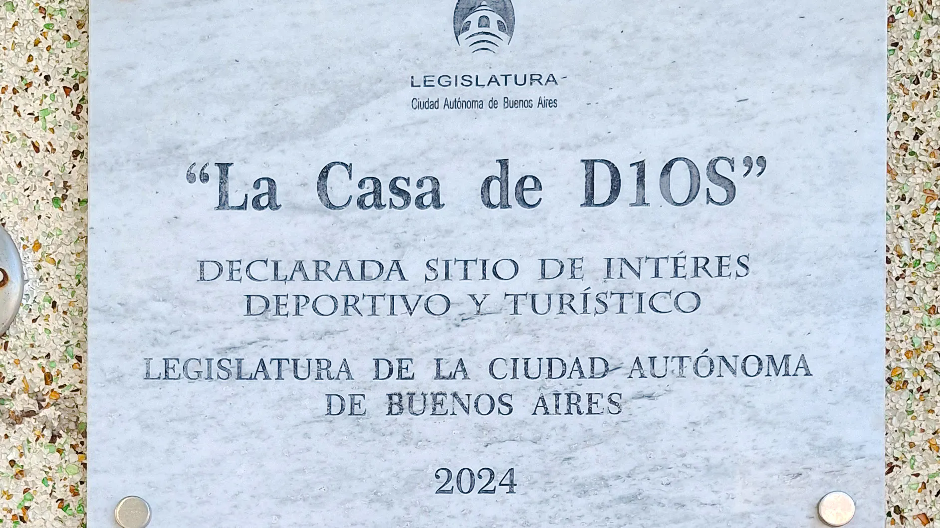 Plaque at "La Casa de D10S," Buenos Aires, declared a sports and tourist site by the city legislature.