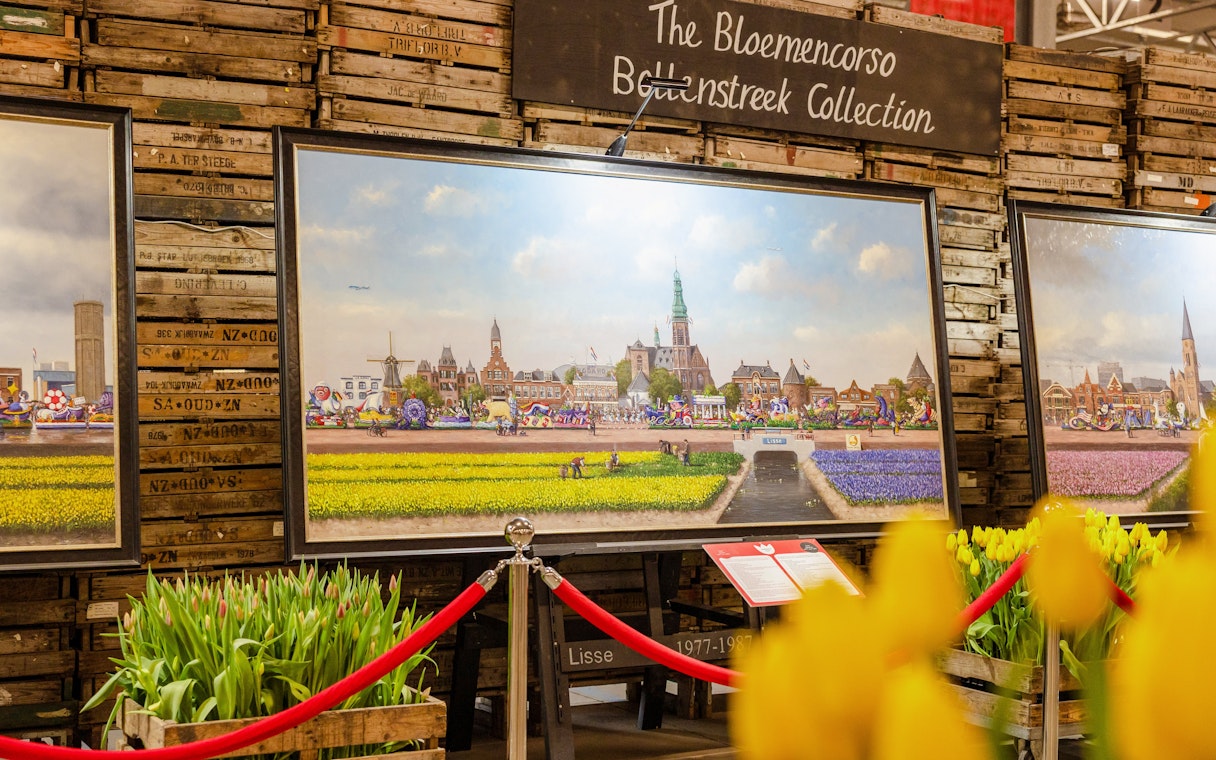 Art exhibition featuring Bloemencorso Bollenstreek paintings at Tulip Experience Amsterdam.