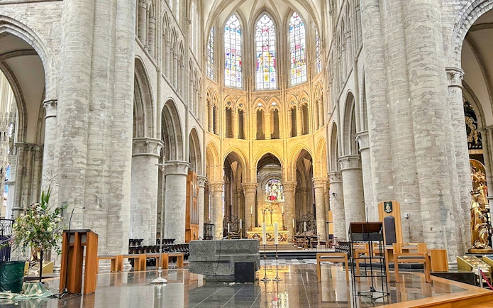 Interior view of the Cathedral of St. Michael and St. Gudula, Brussels, featuring stained glass windows and arches.