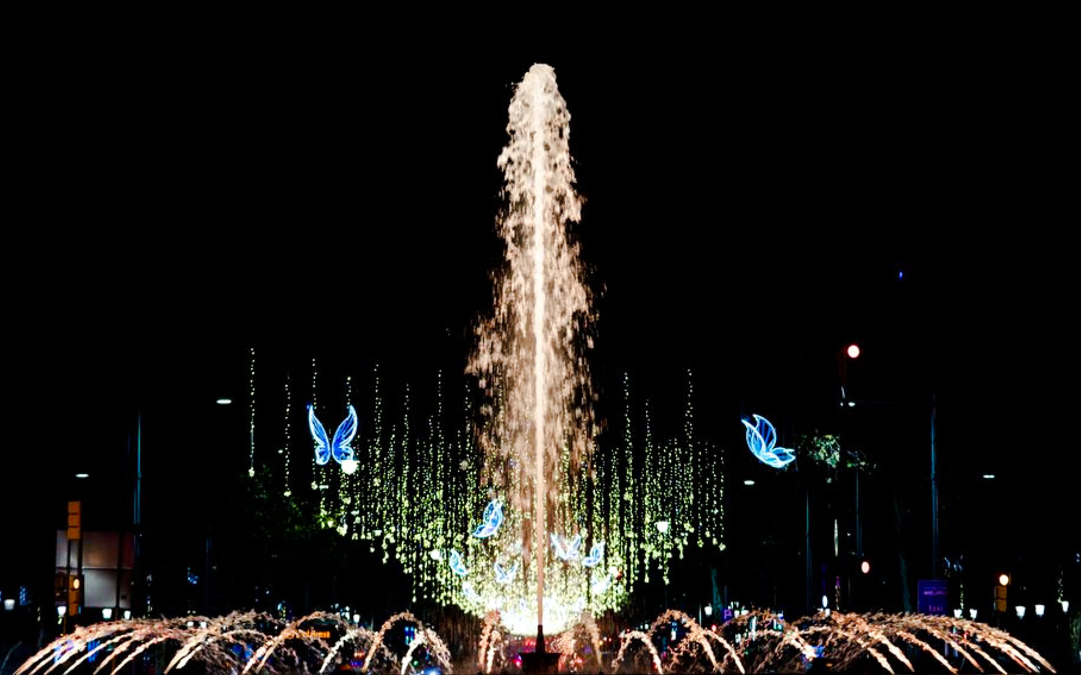 Barcelona Christmas fountain with festive lights and decorations.
