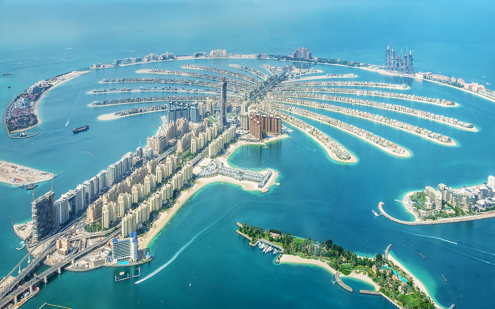 Aerial view of Palm Jumeirah, Dubai, showcasing the palm-shaped island with luxury hotels and residences.