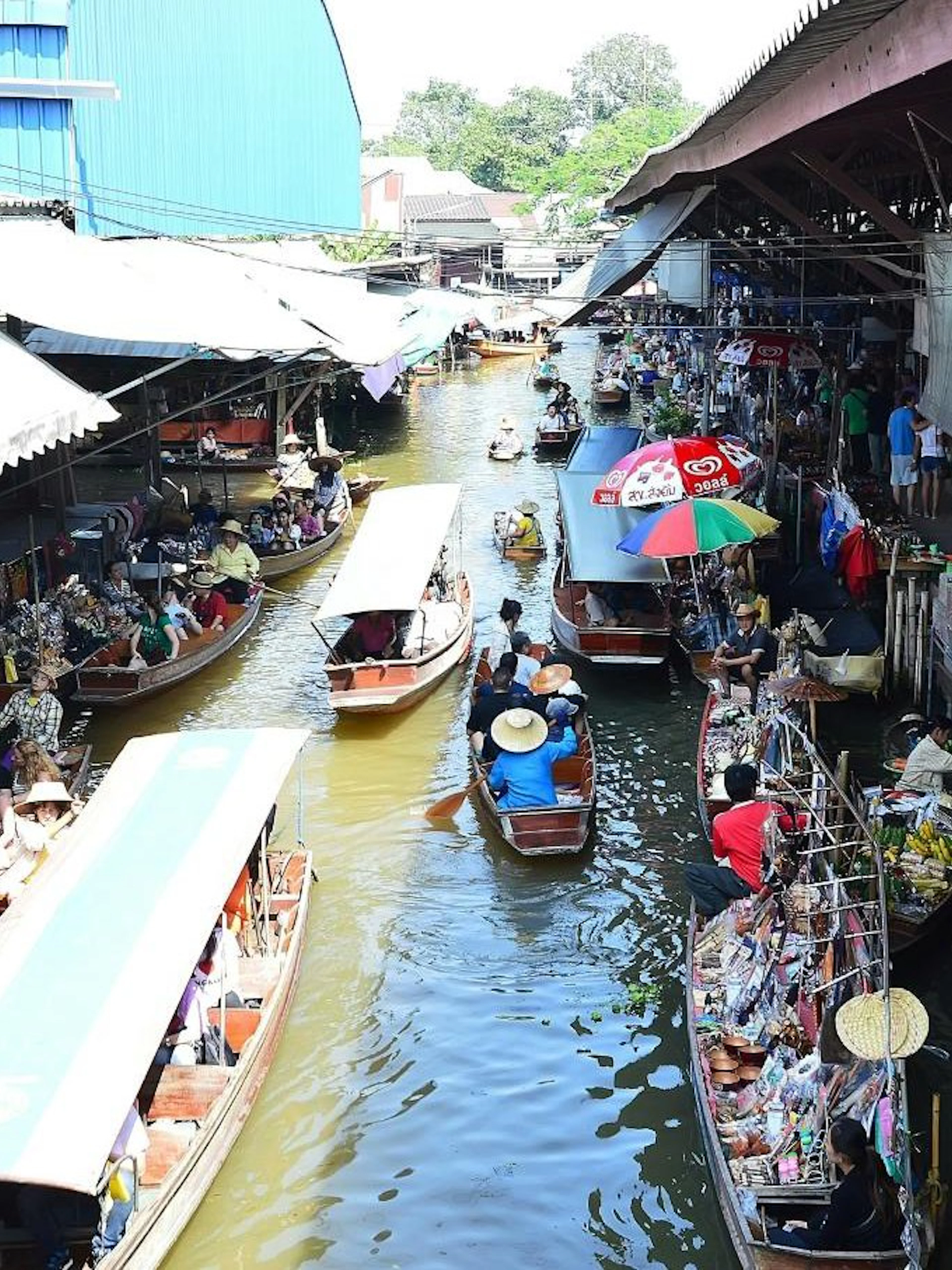 Boats selling goods at Damnoen Saduak Floating Market, part of Ayutthaya tour from Bangkok.
