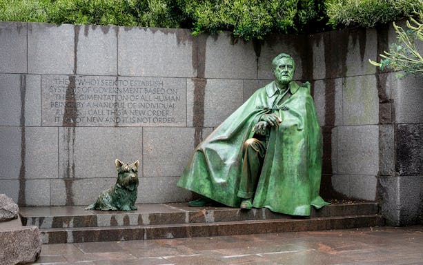 Franklin D. Roosevelt statue with dog at memorial in Washington D.C.