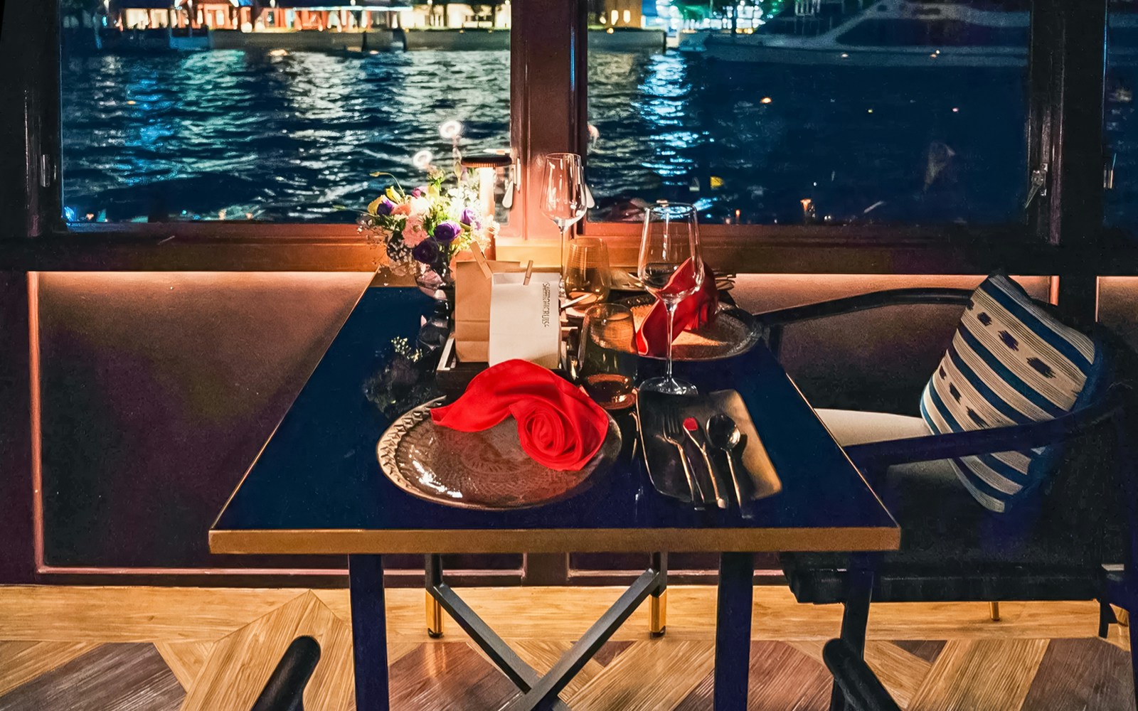 Dinner seating on the Saffron Luxury cruise, Bangkok