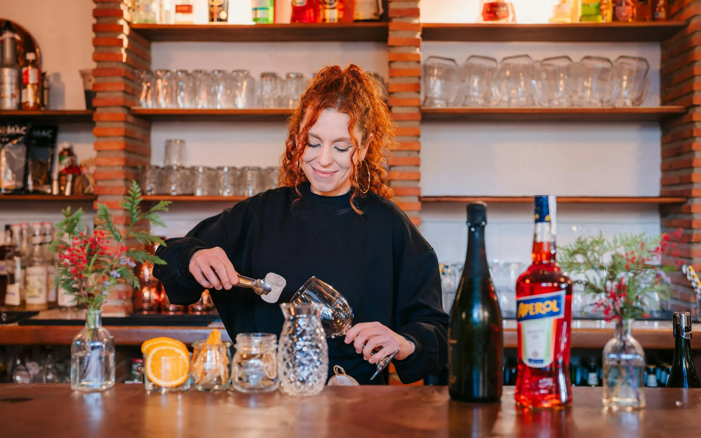 Bartender preparing a cocktail at Tablao Jardines de Zoraya bar.