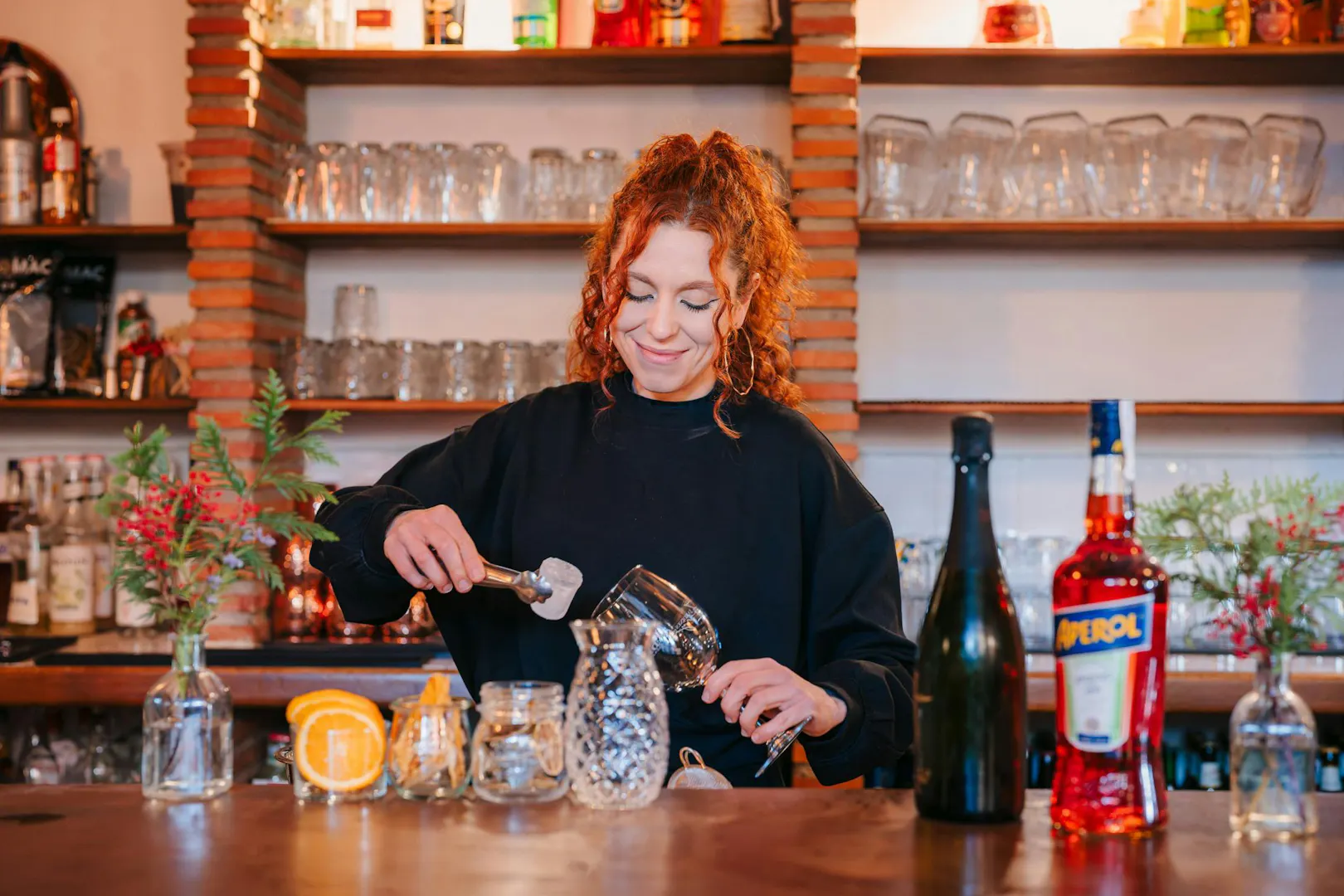 Bartender preparing a cocktail at Tablao Jardines de Zoraya bar.