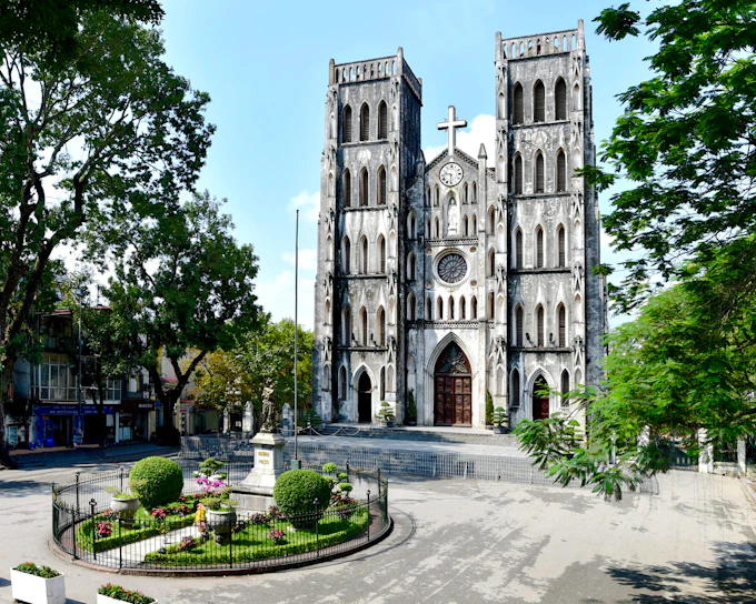 Hanoi: French Colonial History, Food & Train Street Coffee
