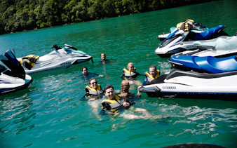 guidet jetski-tur fra langkawi til mangroveskogen på pulau tuba, med dronevideo og hotelltransport-4