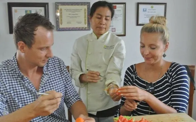 Thai Fruit and Vegetable Carving Class with Master Carver Image 10