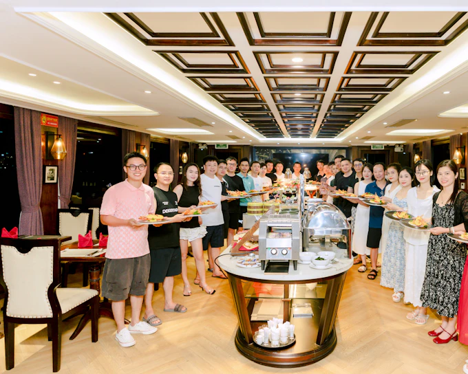 Ha Long Bay: 5-Star Iris Day Cruise with Fine Dining, Live Band & Jacuzzi