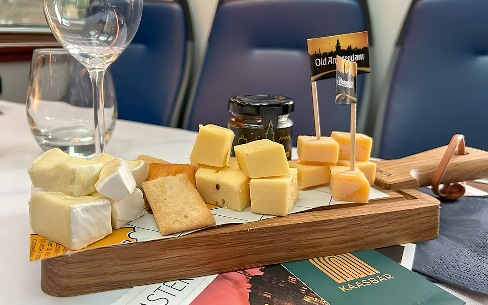 sightseeing boat amsterdam