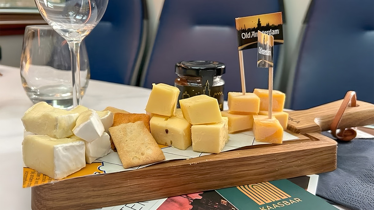 sightseeing boat amsterdam