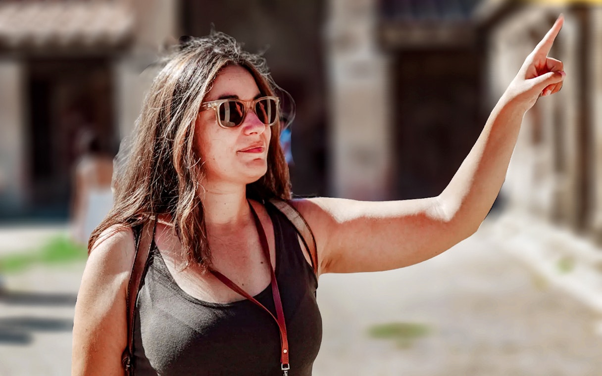 Tour guide pointing during Oplontis small group tour.