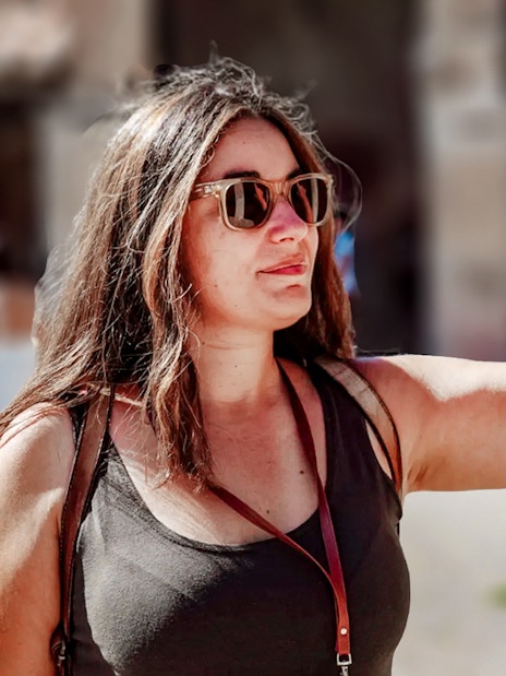 Tour guide pointing during Oplontis small group tour.