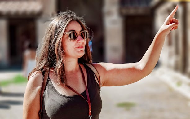 Tour guide pointing during Oplontis small group tour.