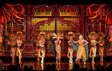 moulin rouge dinner show in paris-5