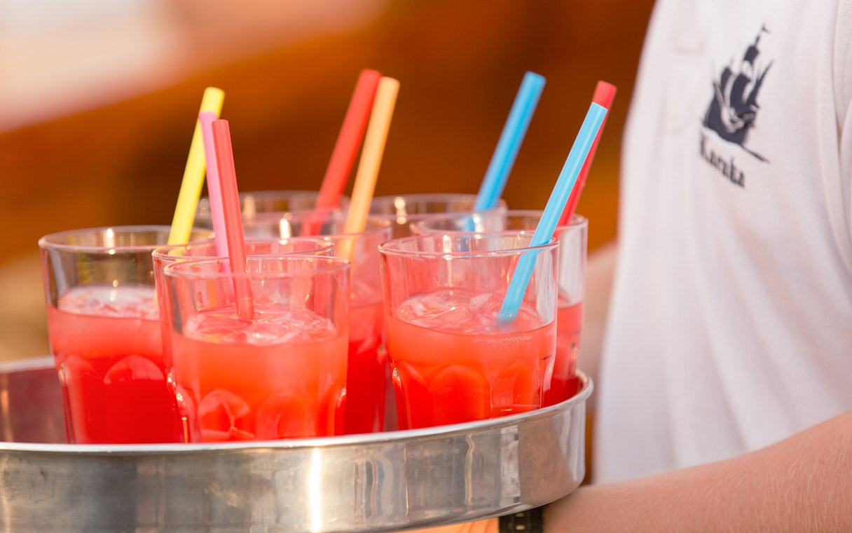 Cocktails on a tray during Game of Thrones cruise in Dubrovnik.
