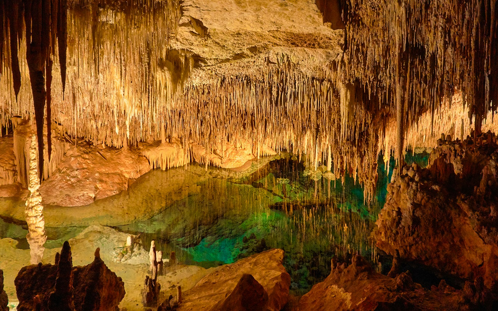 Stalactites and stalagmites in Drach Caves, Porto Cristo, Majorca, Spain.