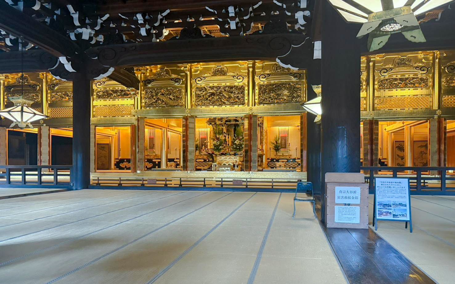 visita guiada a pie en grupo pequeño para ver el ritual budista matutino en un templo de kioto-2