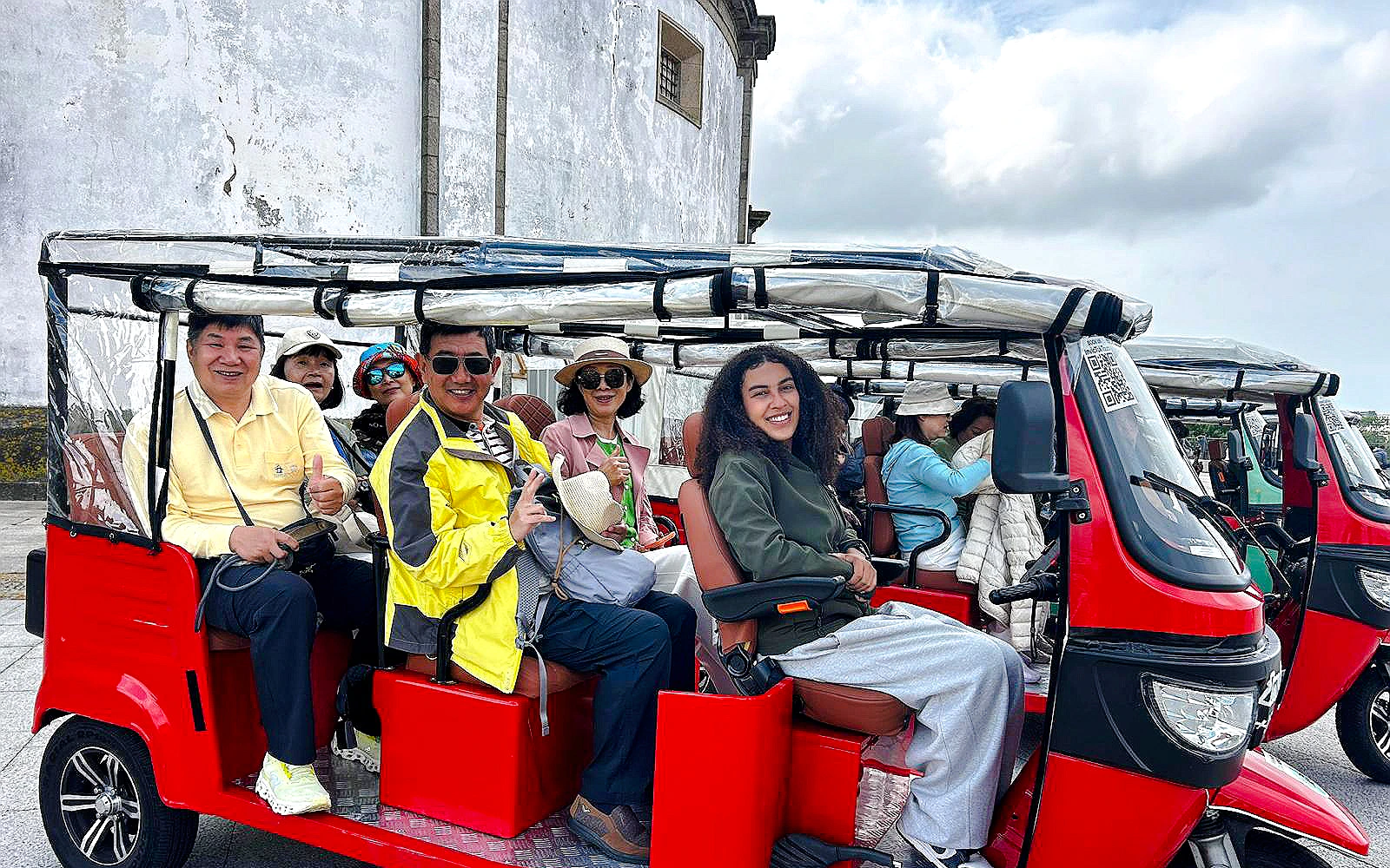 Porto: Private Electric Tuk-Tuk Street Art and Architecture Tour (Product 54878)