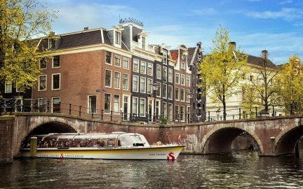 rondvaart door amsterdam vanaf damrak pier 5 met audiogids-1
