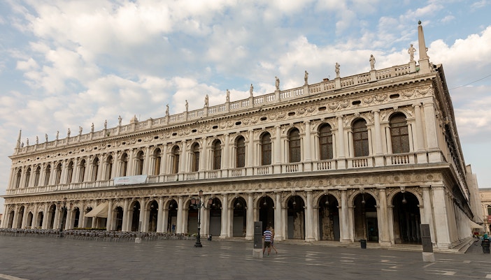 doge's palace hours