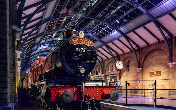 Hogwarts Express at Warner Bros. Studio Tour London, platform setting.