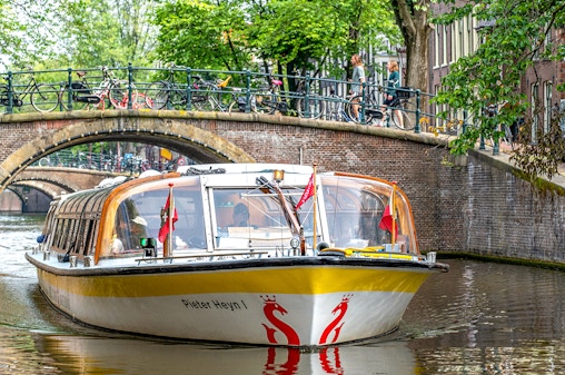 Amsterdã: cruzeiro de 1 hora pelos canais de Amsterdã em barco fechado e aquecido