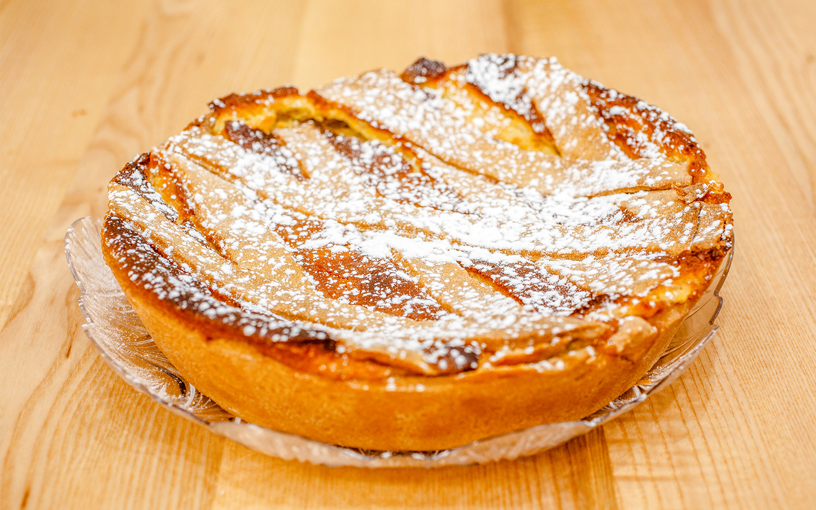 Pastiera Napoletana pastry with wheat and ricotta filling, traditional Neapolitan Easter and Christmas dessert.