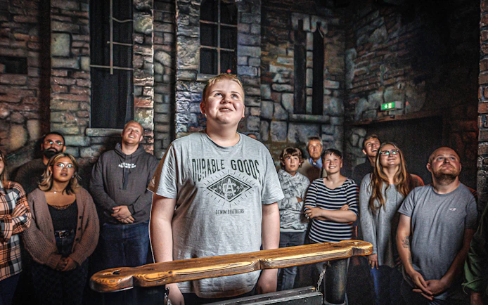 Visitors watching a performance at Hamburg Dungeon.