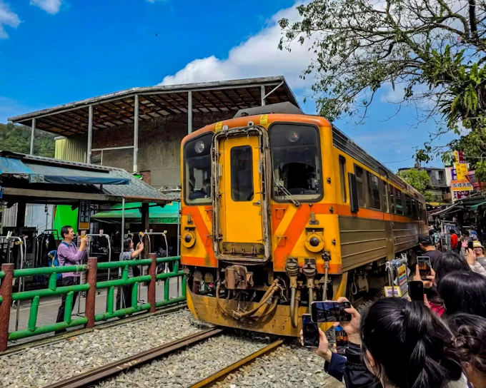 From Taipei: Yehliu, Jiufen & Shifen Day Tour (Product 49004)