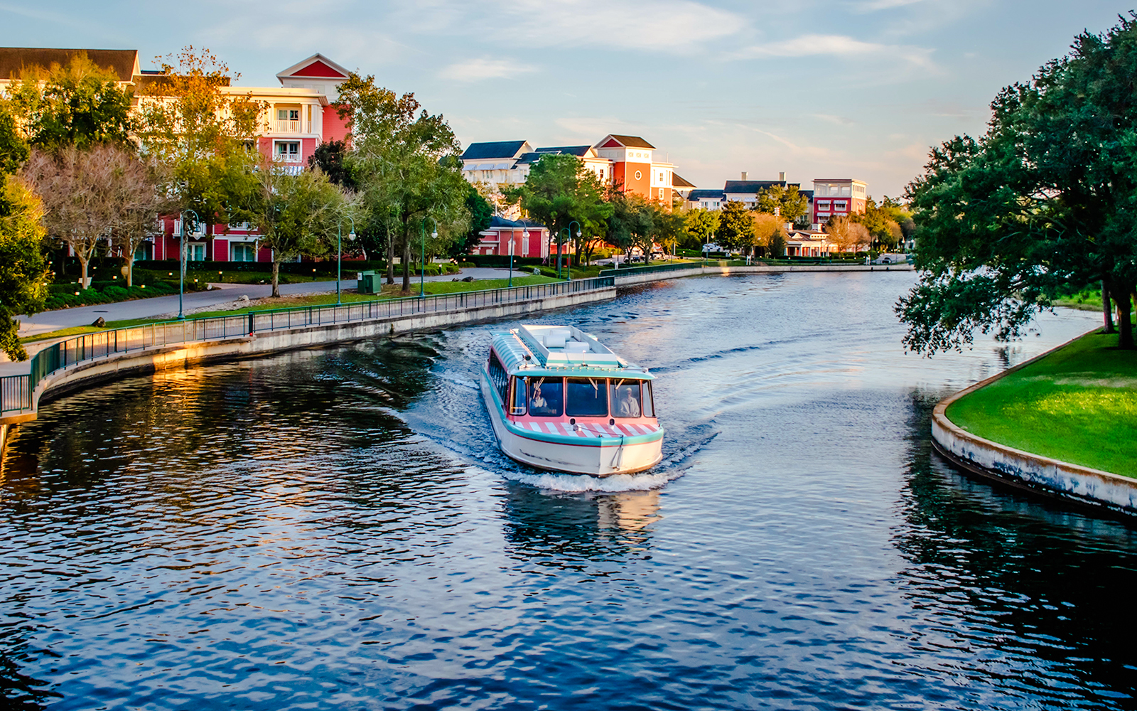 Taxi boat in Lake, orlando