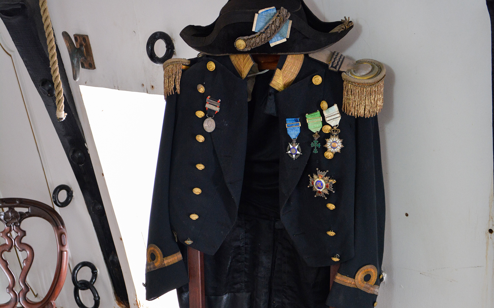 Navy officer's uniform with medals on display aboard Frigate D. Fernando II e Glória.