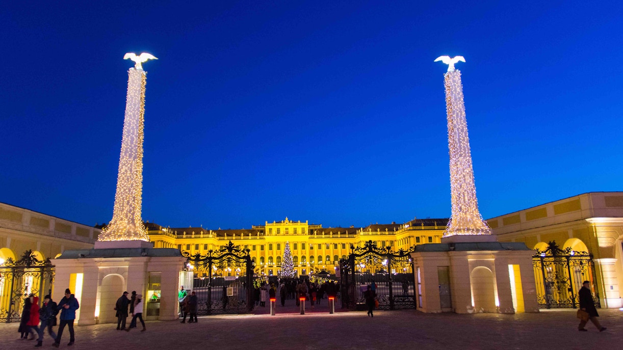 schonbrunn palace christmas market