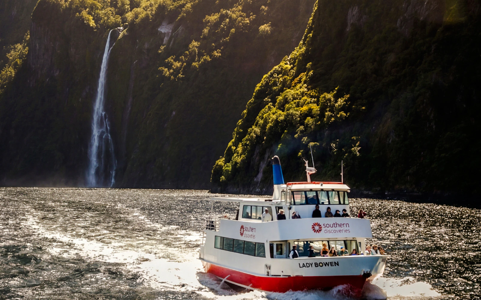 From Te Anau: Milford Sound Discover More Cruise with Small-Group Transfers and Lunch (Product 56771)