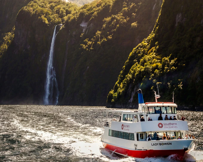 From Te Anau: Milford Sound Discover More Cruise with Small-Group Transfers and Lunch (Product 56771)