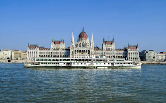 abendliche sightseeing-bootsfahrt auf der donau in budapest mit optionalen getränken-1